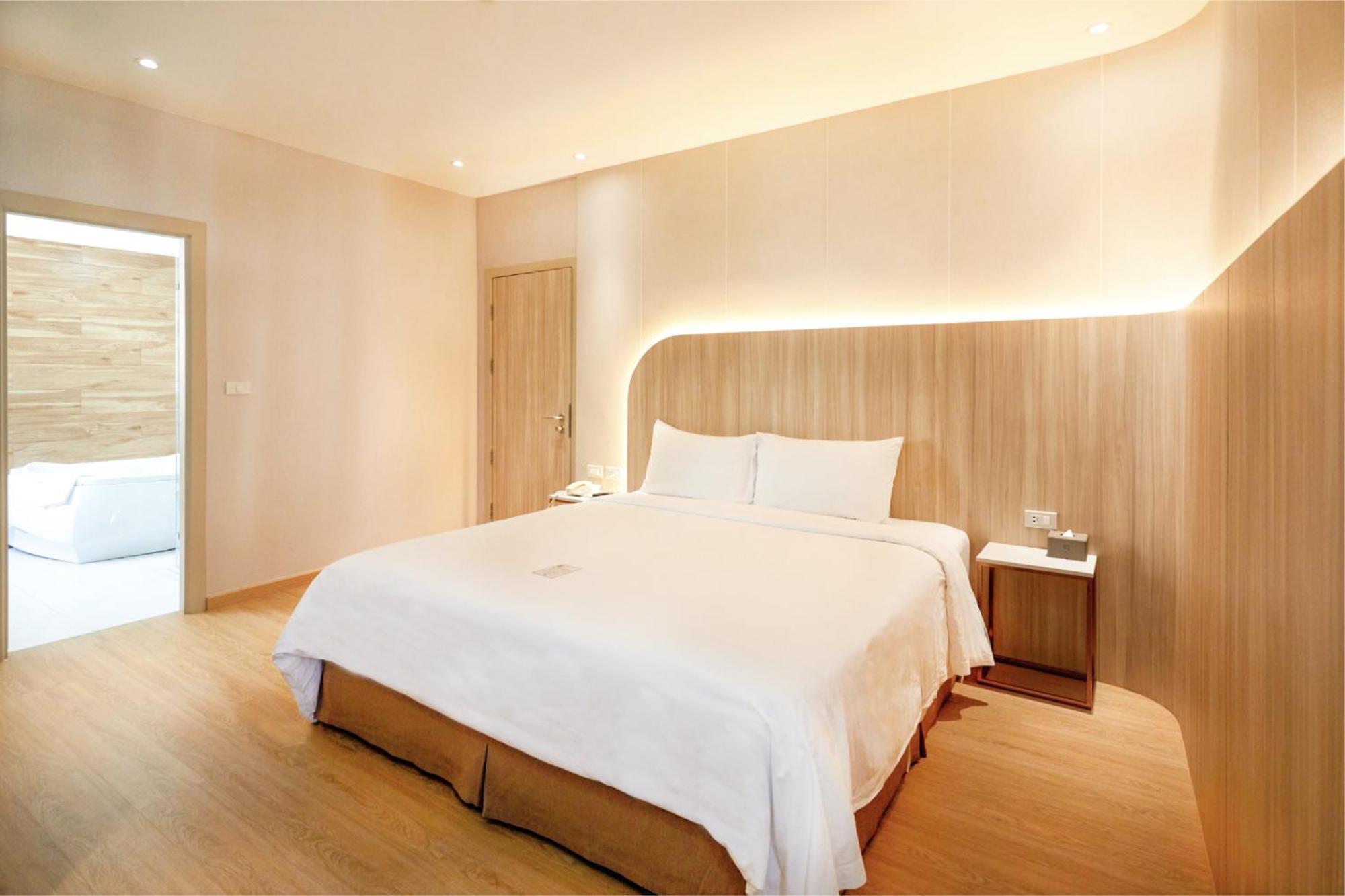 Golden City Rayong Hotel Экстерьер фото
