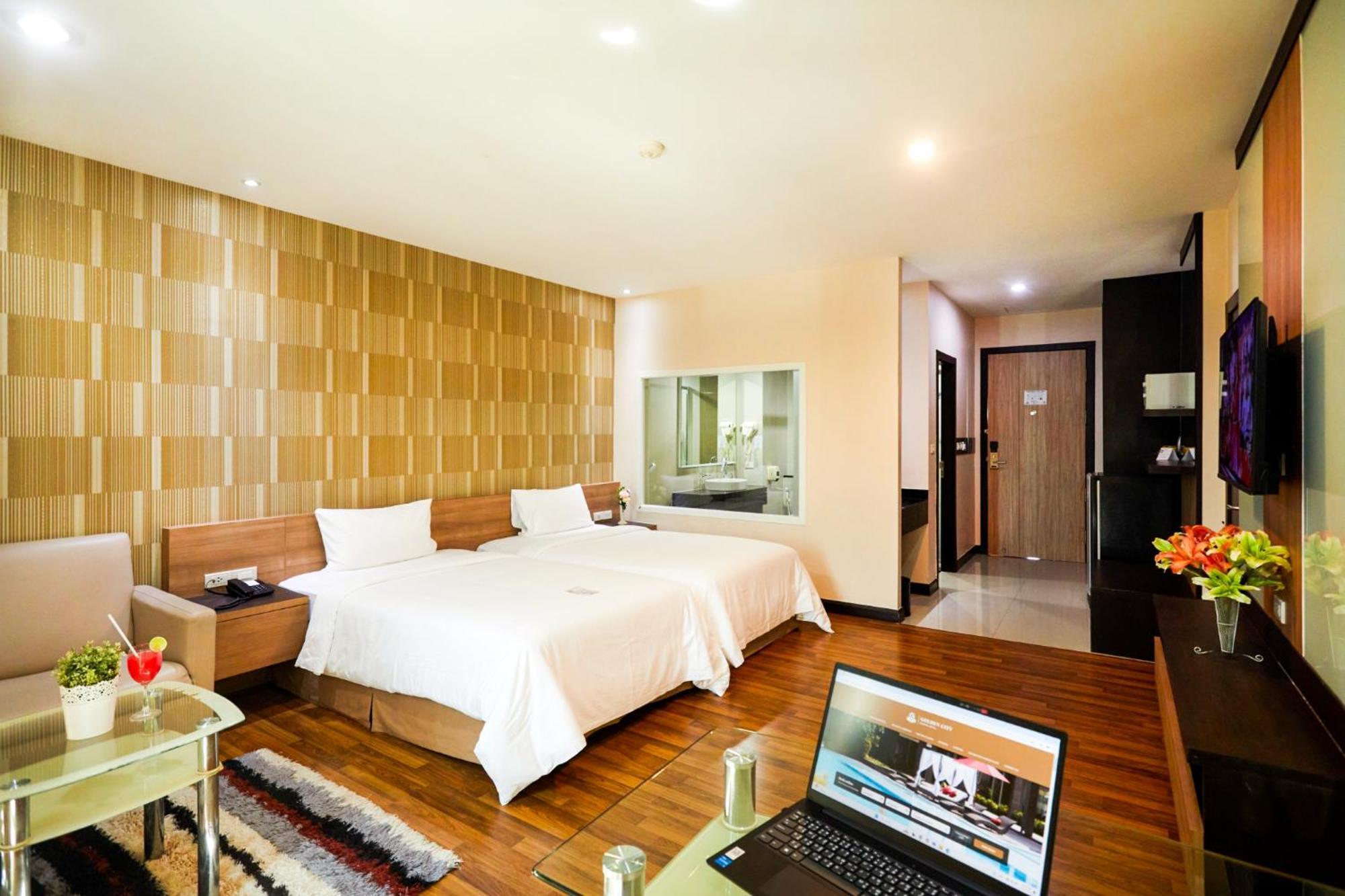 Golden City Rayong Hotel Экстерьер фото