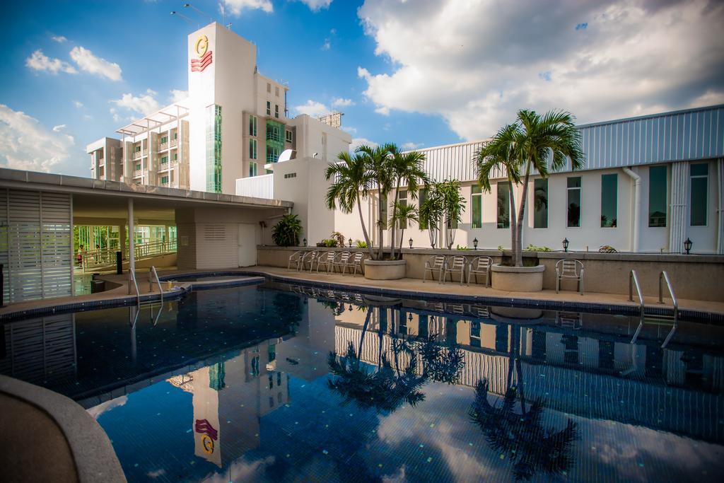 Golden City Rayong Hotel Экстерьер фото
